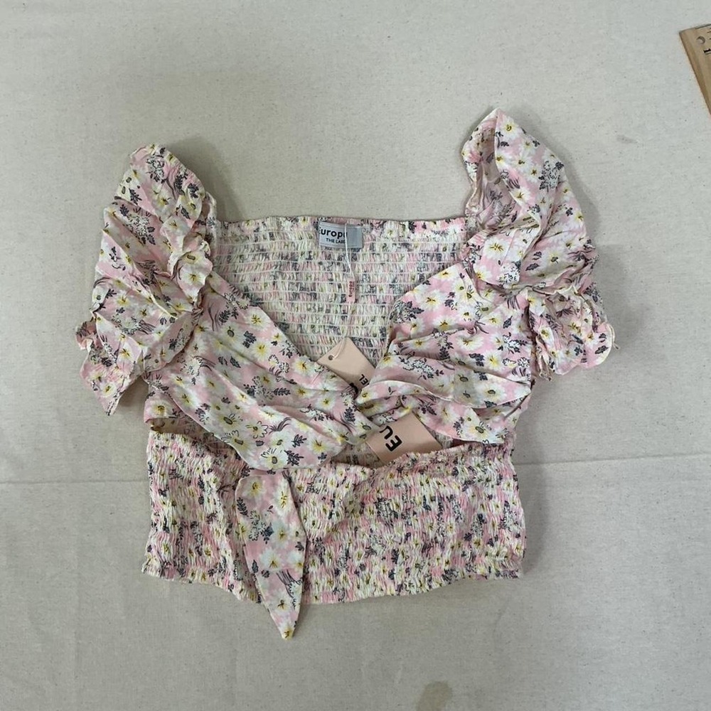 Europa floral smocked crop top